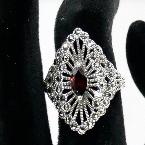 Chapal Zenray Vintage Sterling Silver, Marcasite & Garnet Ring - Picture 6 of 8